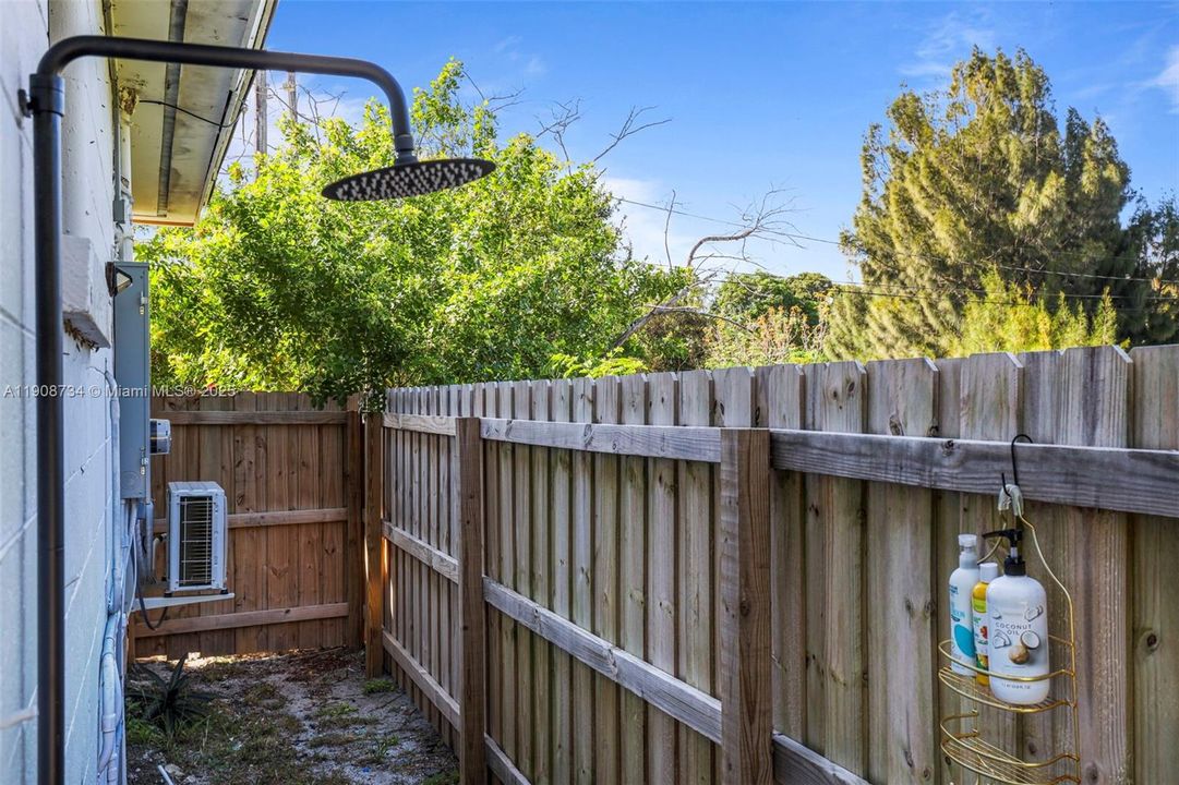 待售: $227,000 (3 贝兹, 1 浴室, 850 平方英尺)