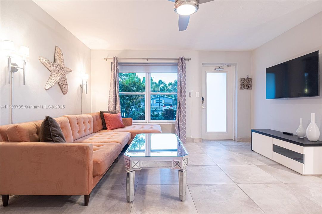 待售: $1,129,000 (0 贝兹, 0 浴室, 2042 平方英尺)