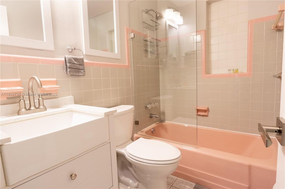 待售: $1,129,000 (0 贝兹, 0 浴室, 2042 平方英尺)