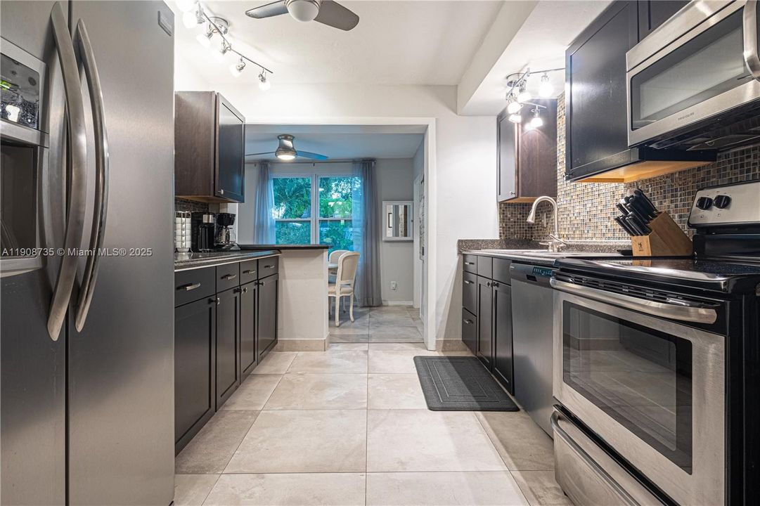 待售: $1,129,000 (0 贝兹, 0 浴室, 2042 平方英尺)