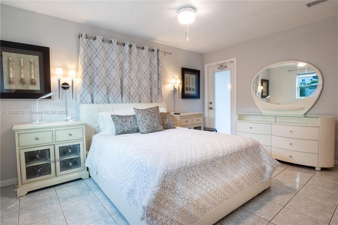 待售: $1,129,000 (0 贝兹, 0 浴室, 2042 平方英尺)