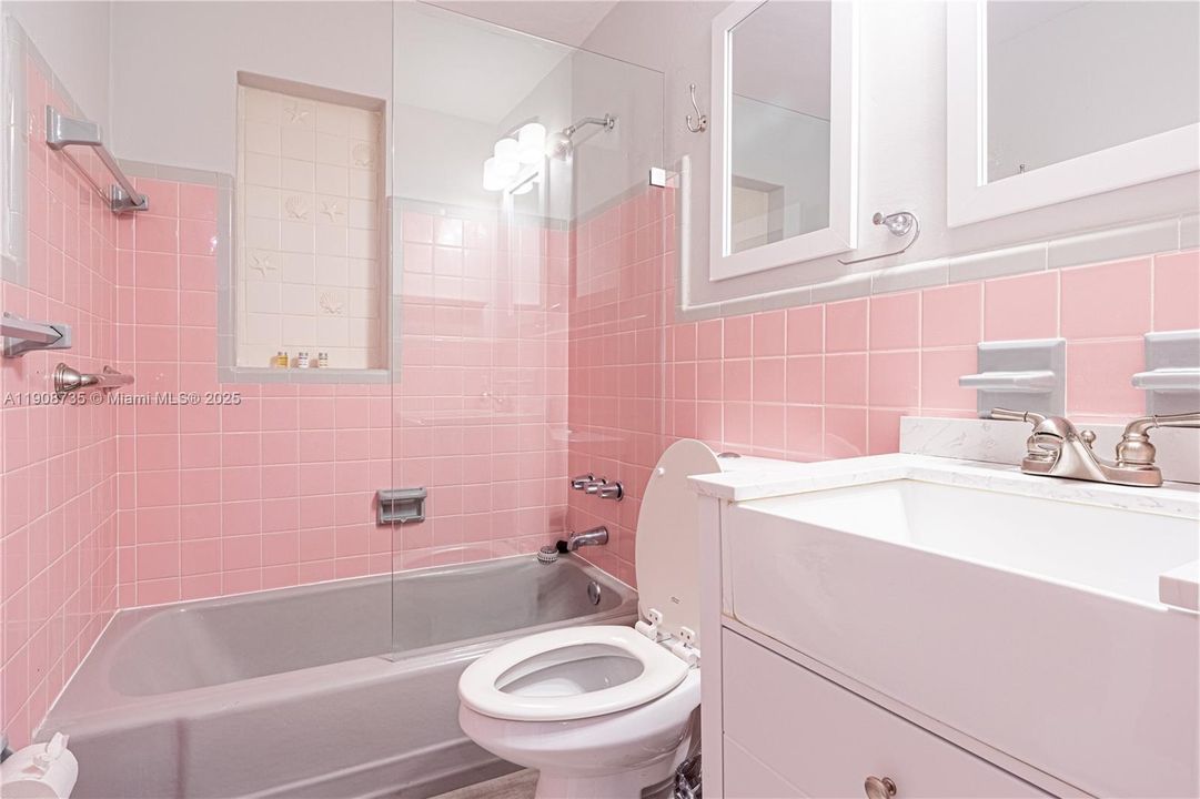 待售: $1,129,000 (0 贝兹, 0 浴室, 2042 平方英尺)