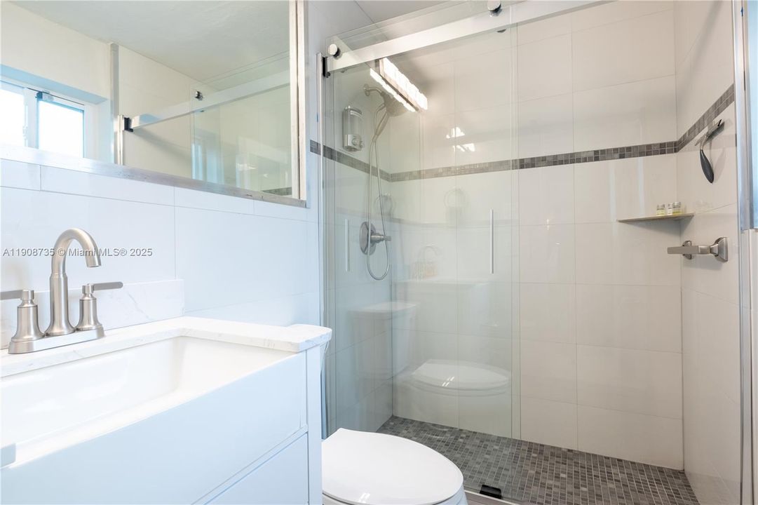 待售: $1,129,000 (0 贝兹, 0 浴室, 2042 平方英尺)