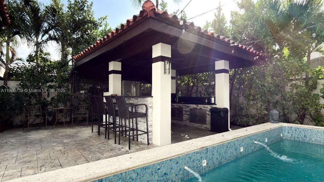 For Sale: $1,200,000 (5 beds, 3 baths, 4042 Square Feet)