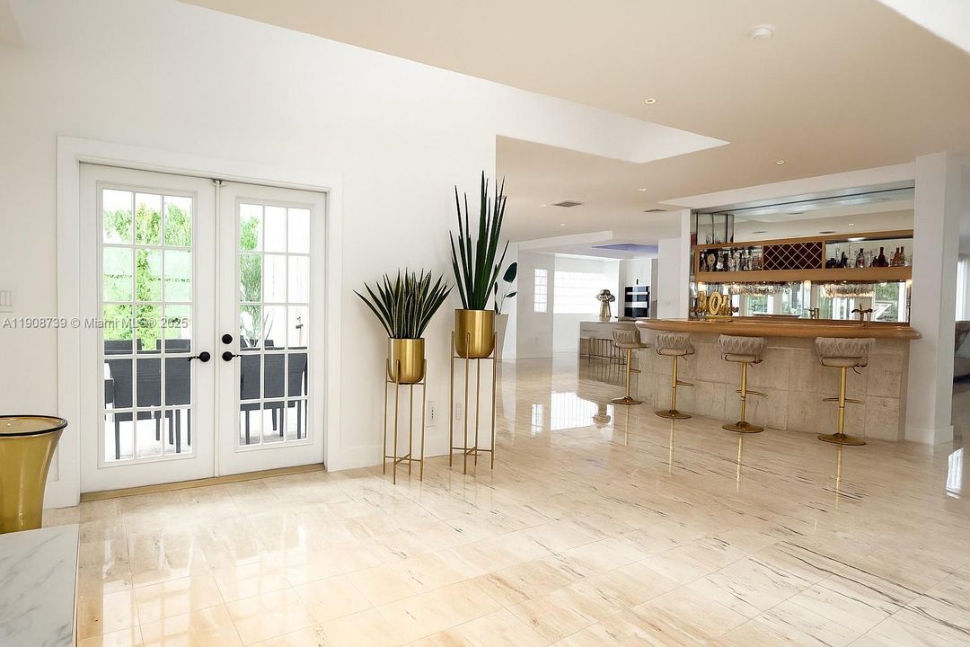 For Sale: $1,200,000 (5 beds, 3 baths, 4042 Square Feet)