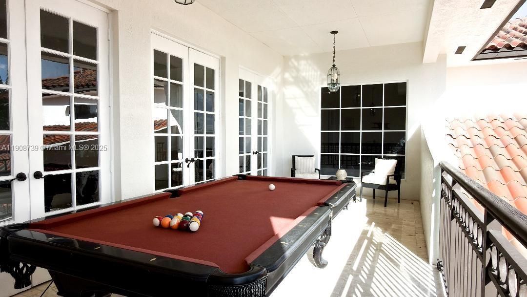 For Sale: $1,200,000 (5 beds, 3 baths, 4042 Square Feet)