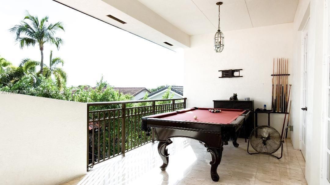 For Sale: $1,200,000 (5 beds, 3 baths, 4042 Square Feet)