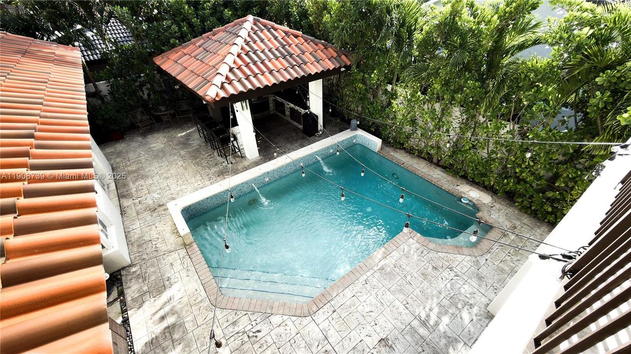 For Sale: $1,200,000 (5 beds, 3 baths, 4042 Square Feet)