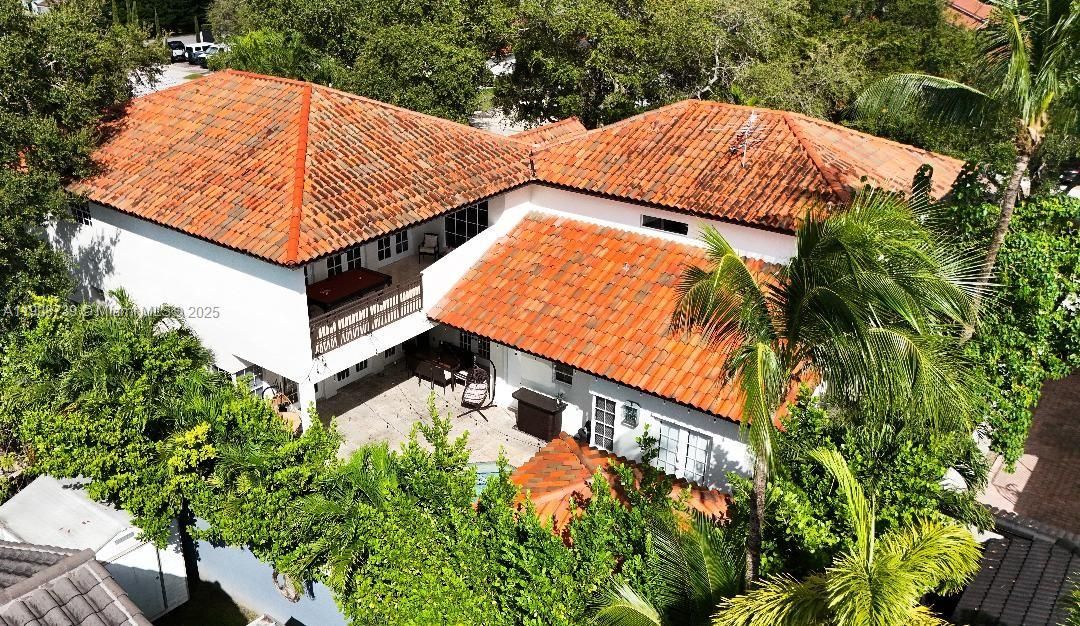 For Sale: $1,200,000 (5 beds, 3 baths, 4042 Square Feet)