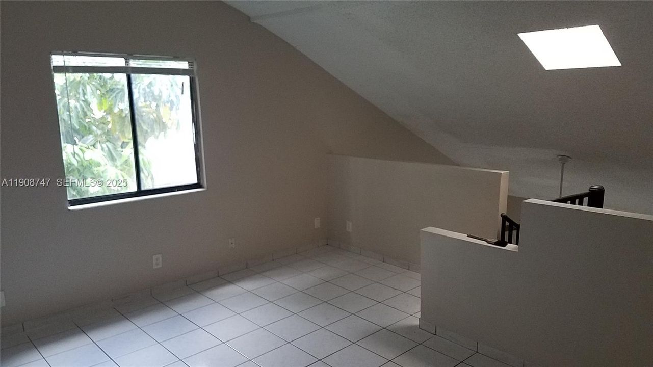 For Rent: $1,825 (2 beds, 1 baths, 1008 Square Feet)