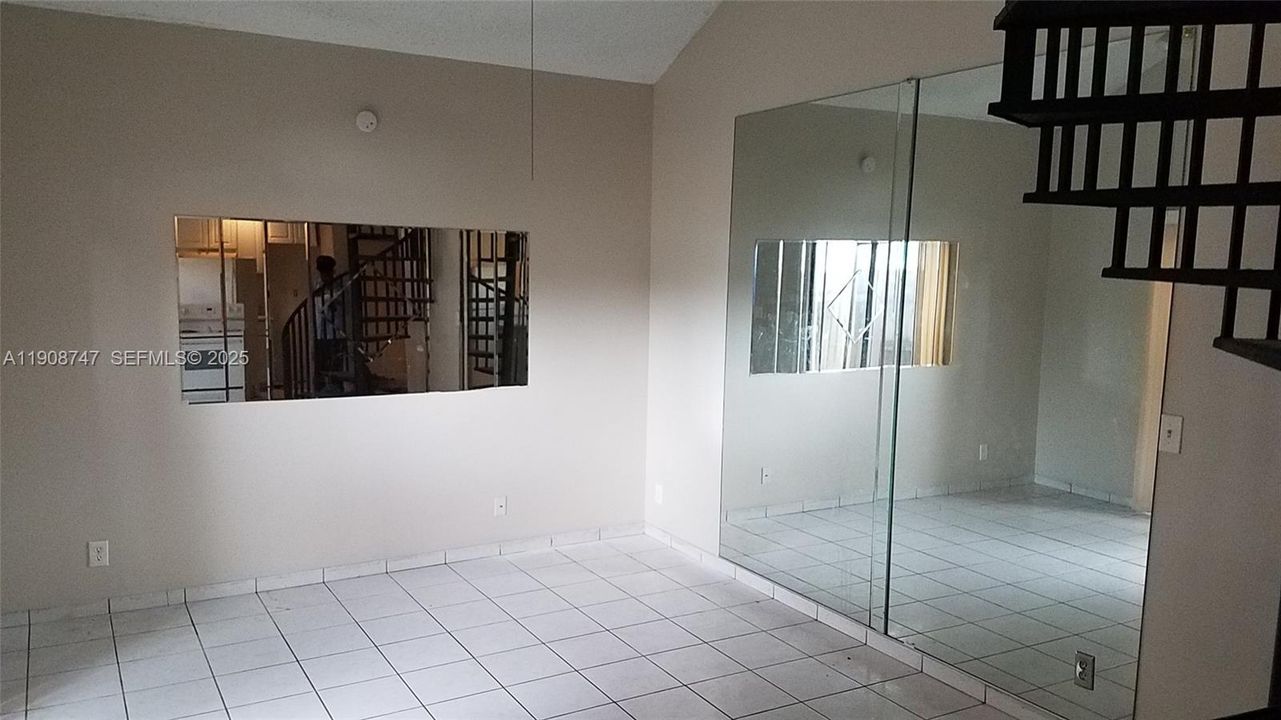 For Rent: $1,825 (2 beds, 1 baths, 1008 Square Feet)