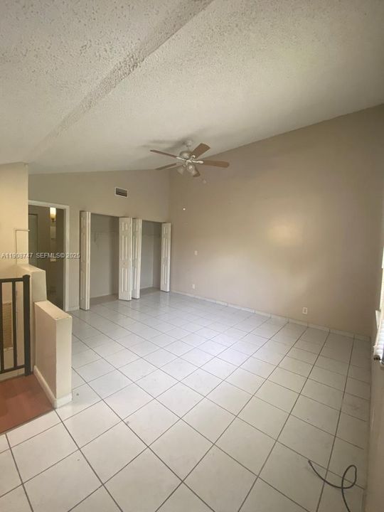 For Rent: $1,825 (2 beds, 1 baths, 1008 Square Feet)