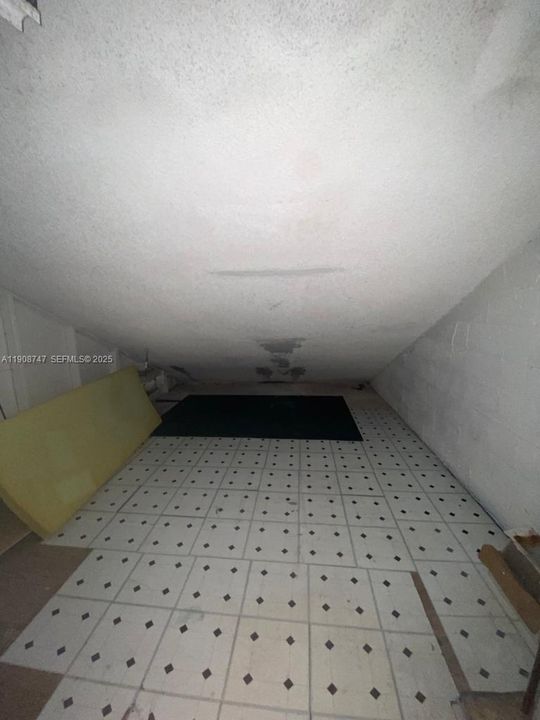 For Rent: $1,825 (2 beds, 1 baths, 1008 Square Feet)