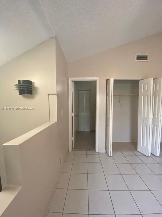 For Rent: $1,825 (2 beds, 1 baths, 1008 Square Feet)