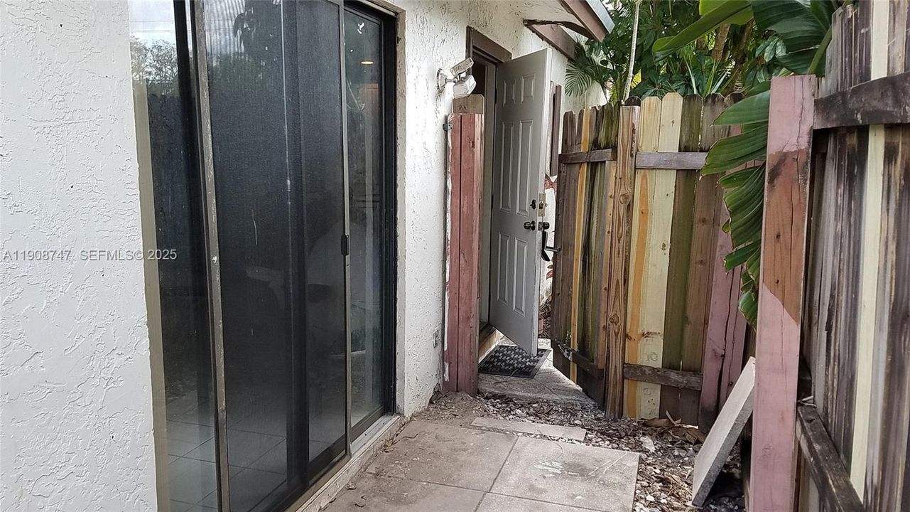 For Rent: $1,825 (2 beds, 1 baths, 1008 Square Feet)