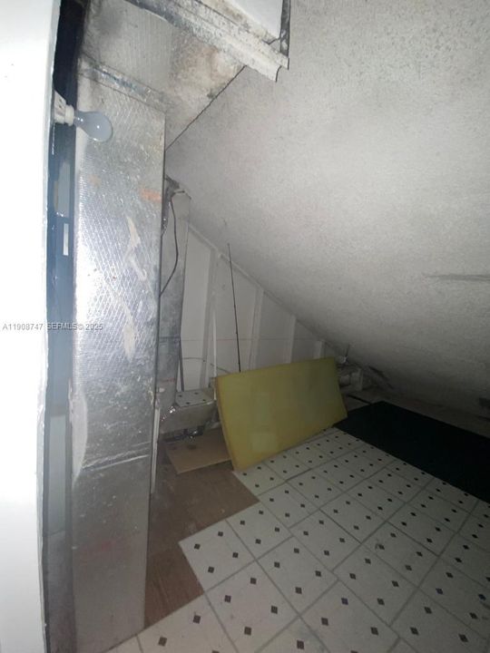 For Rent: $1,825 (2 beds, 1 baths, 1008 Square Feet)