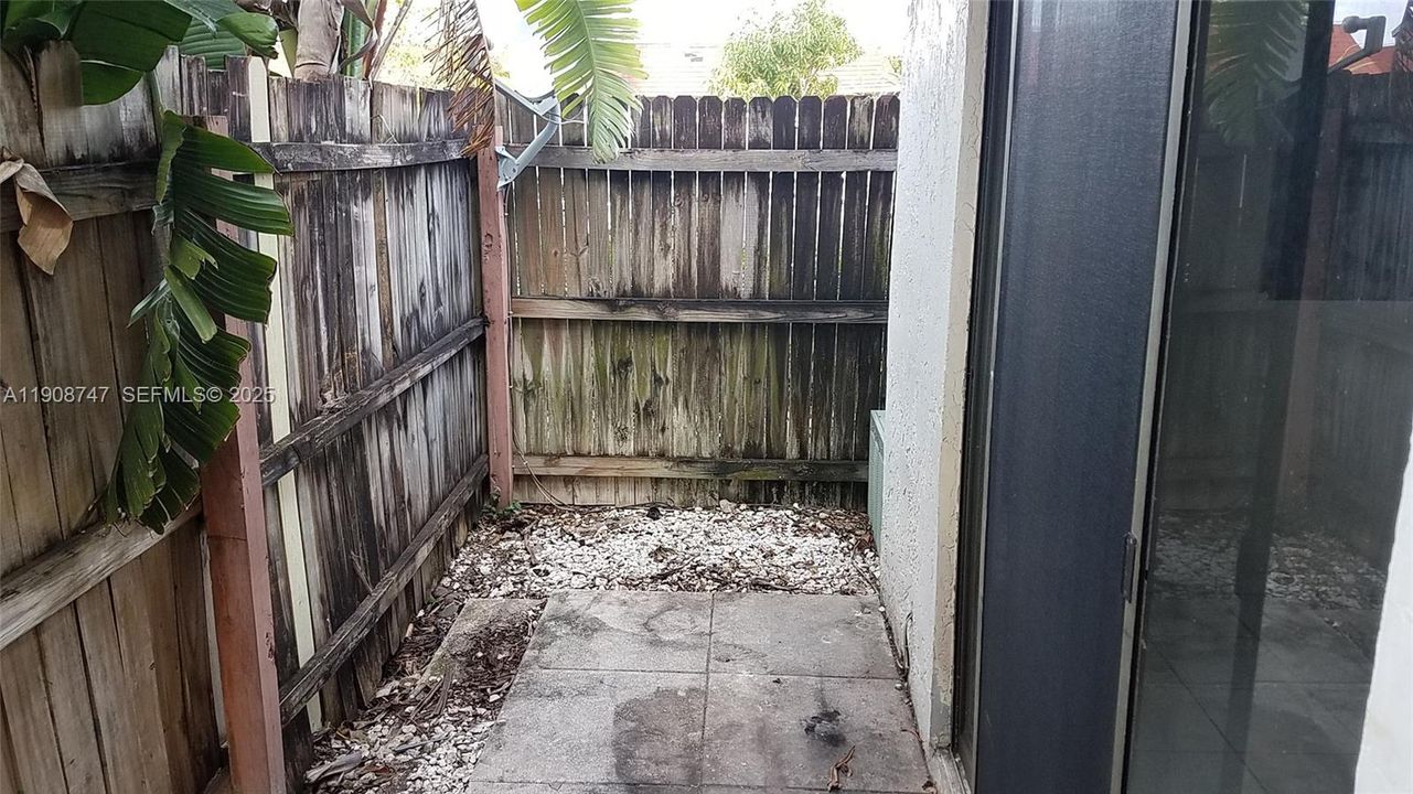 For Rent: $1,825 (2 beds, 1 baths, 1008 Square Feet)