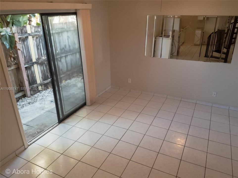 For Rent: $1,825 (2 beds, 1 baths, 1008 Square Feet)