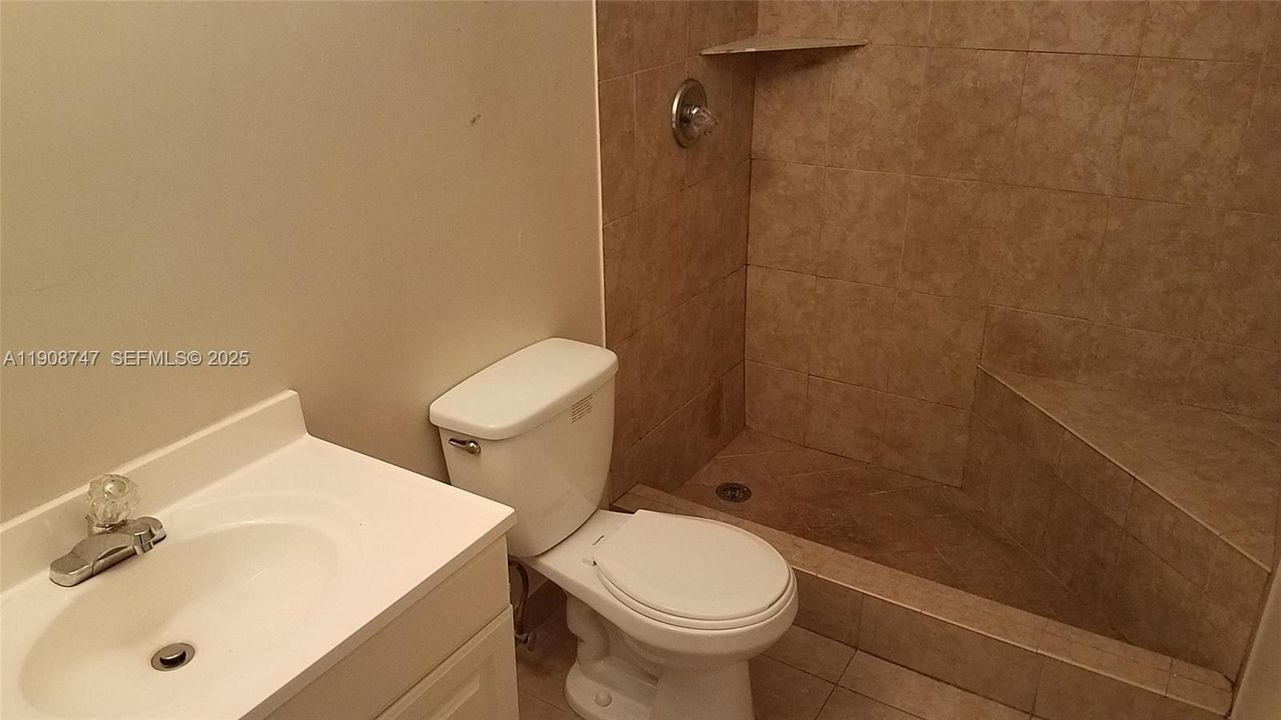 For Rent: $1,825 (2 beds, 1 baths, 1008 Square Feet)