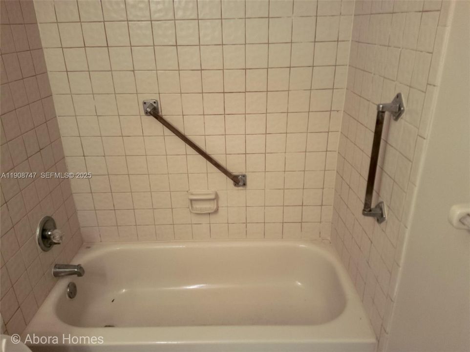 For Rent: $1,825 (2 beds, 1 baths, 1008 Square Feet)
