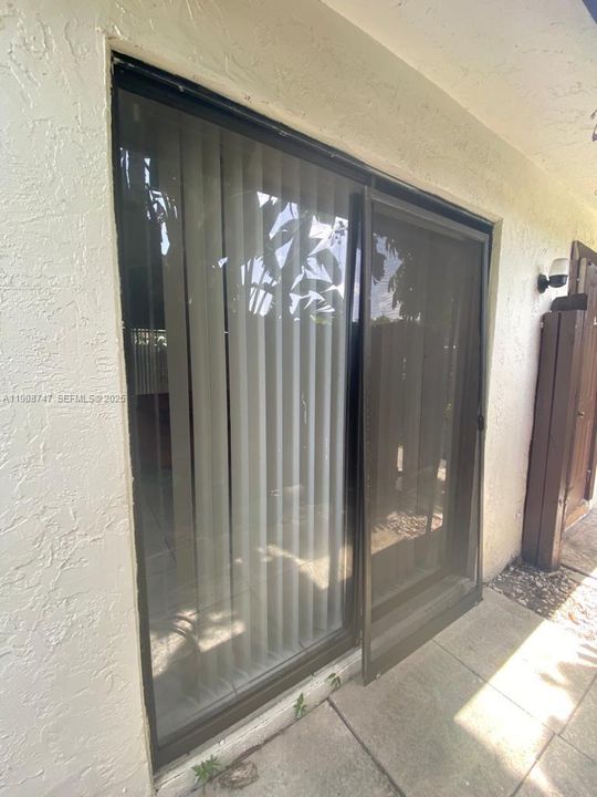 For Rent: $1,825 (2 beds, 1 baths, 1008 Square Feet)