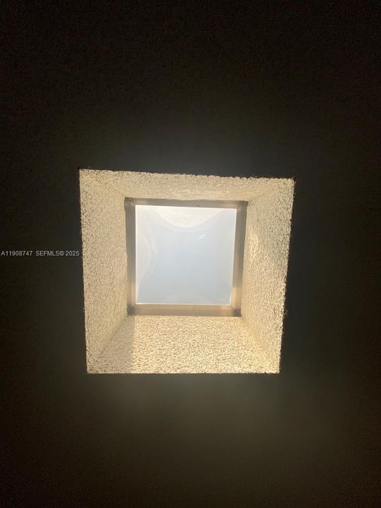 For Rent: $1,825 (2 beds, 1 baths, 1008 Square Feet)