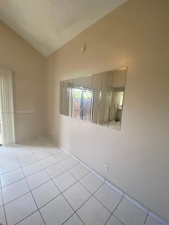 For Rent: $1,825 (2 beds, 1 baths, 1008 Square Feet)