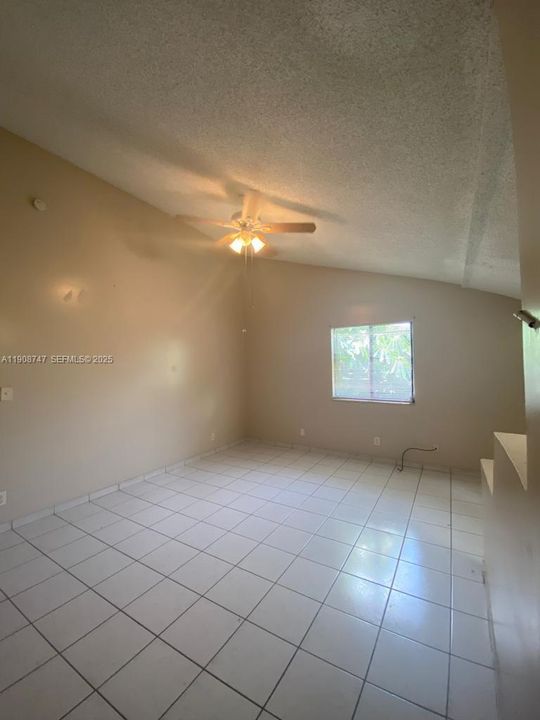 For Rent: $1,825 (2 beds, 1 baths, 1008 Square Feet)