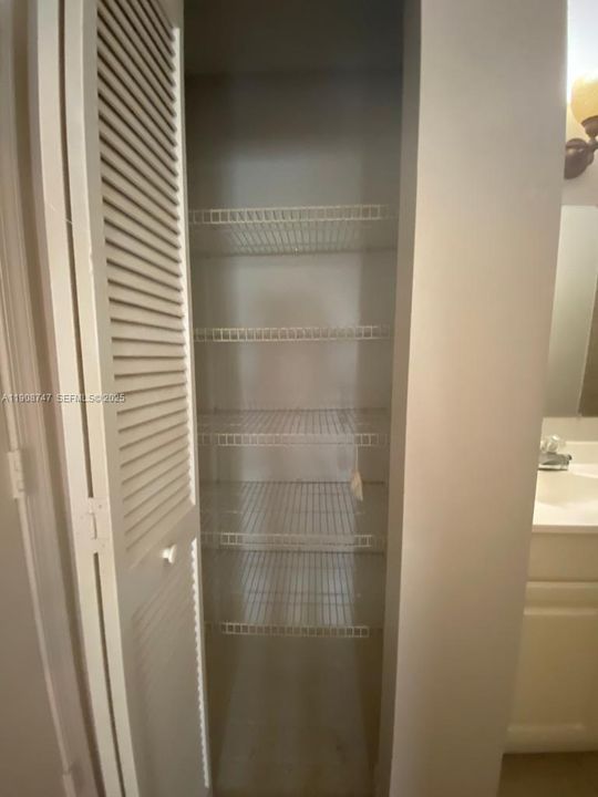 For Rent: $1,825 (2 beds, 1 baths, 1008 Square Feet)