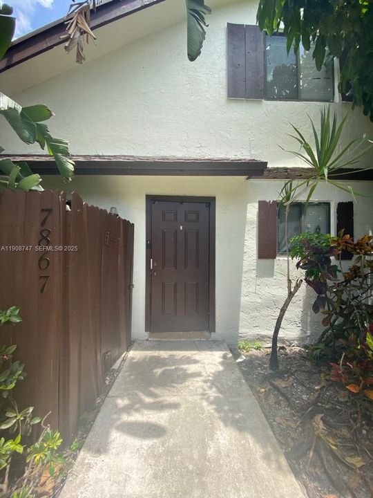 For Rent: $1,825 (2 beds, 1 baths, 1008 Square Feet)