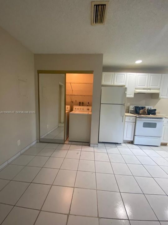 For Rent: $1,825 (2 beds, 1 baths, 1008 Square Feet)