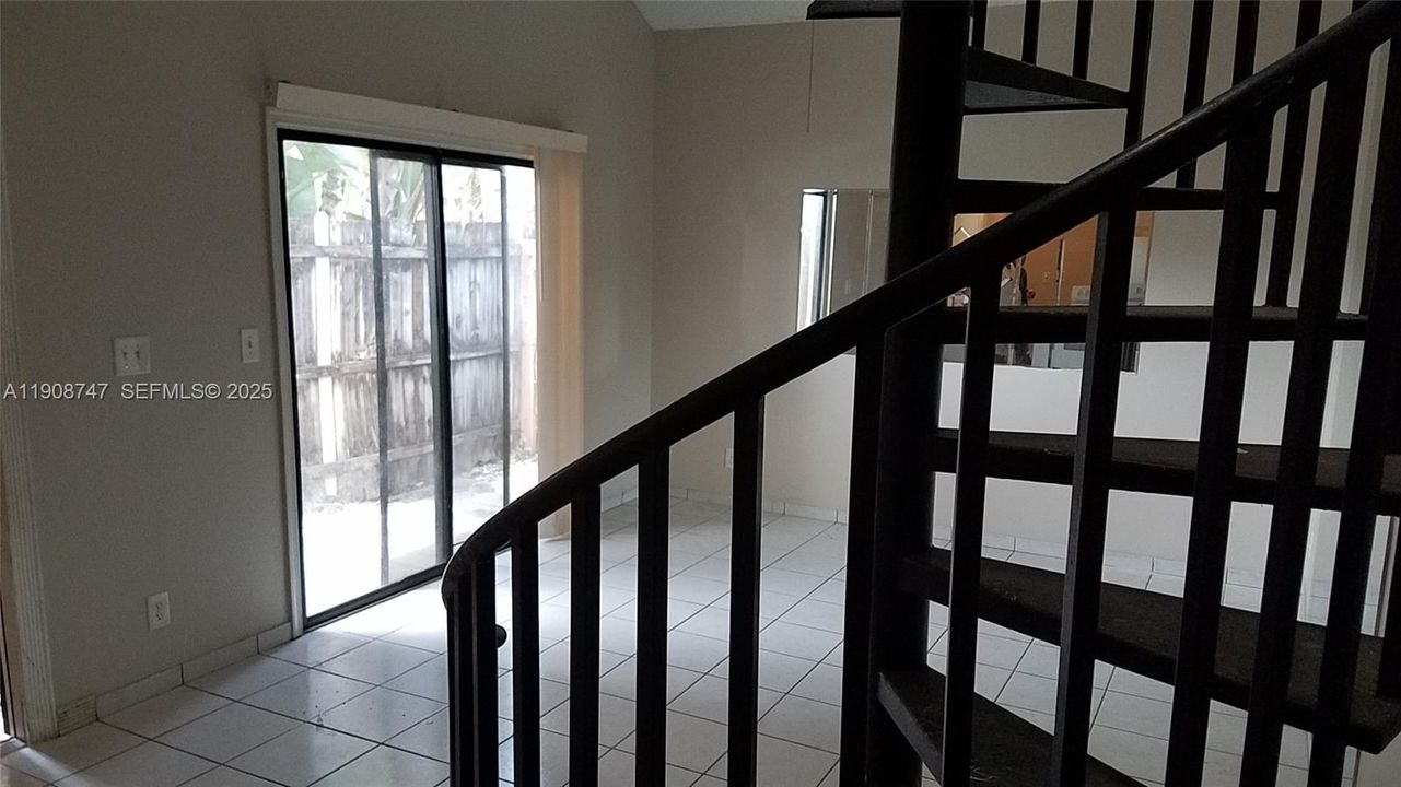 For Rent: $1,825 (2 beds, 1 baths, 1008 Square Feet)