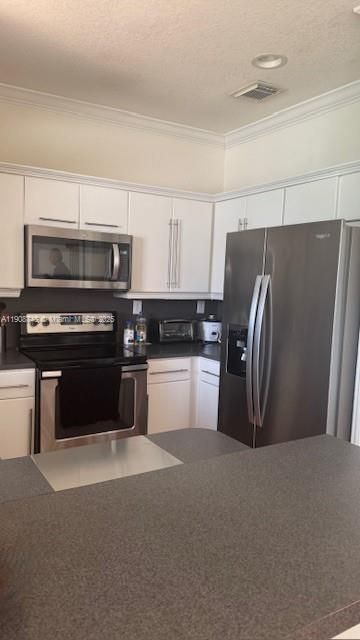 For Sale: $599,000 (3 beds, 2 baths, 1520 Square Feet)