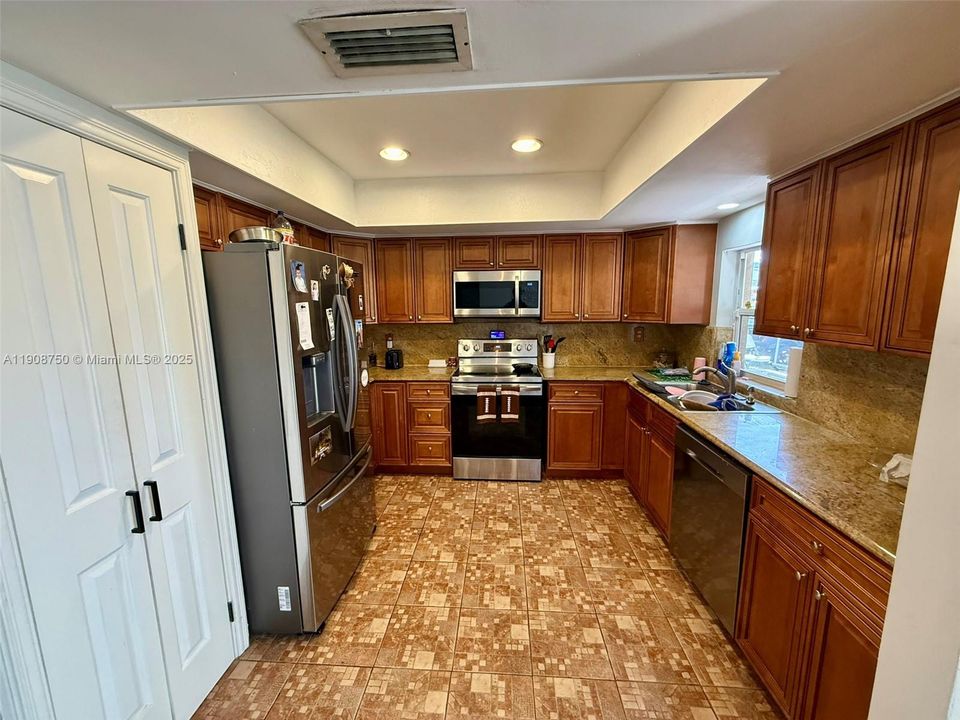 待售: $719,000 (3 贝兹, 2 浴室, 1344 平方英尺)