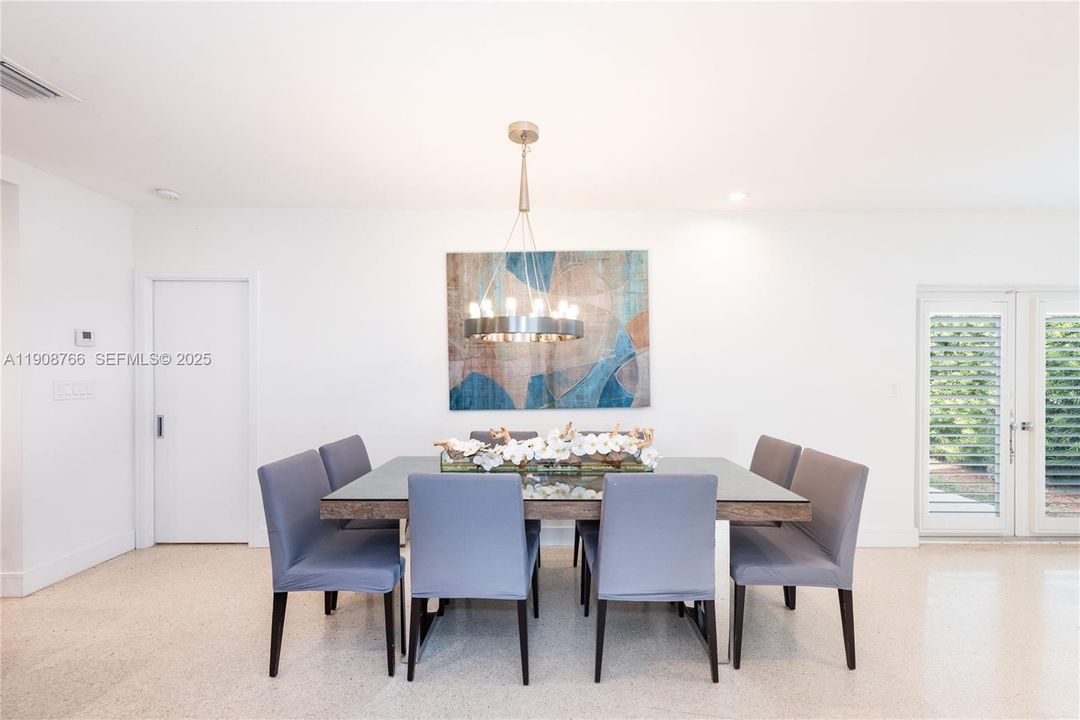 For Rent: $10,800 (3 beds, 2 baths, 2245 Square Feet)