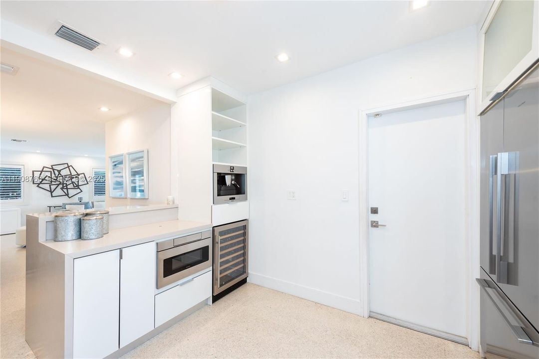 For Rent: $10,800 (3 beds, 2 baths, 2245 Square Feet)