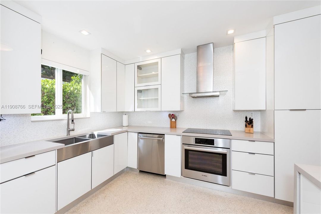 For Rent: $10,800 (3 beds, 2 baths, 2245 Square Feet)