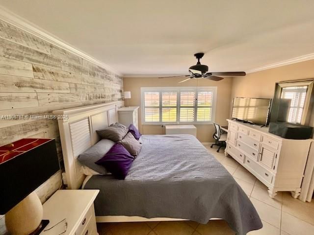 For Sale: $210,000 (1 beds, 1 baths, 689 Square Feet)