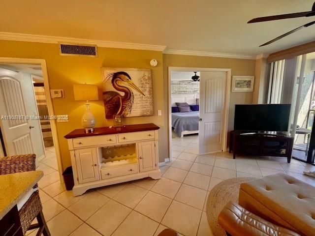For Sale: $210,000 (1 beds, 1 baths, 689 Square Feet)