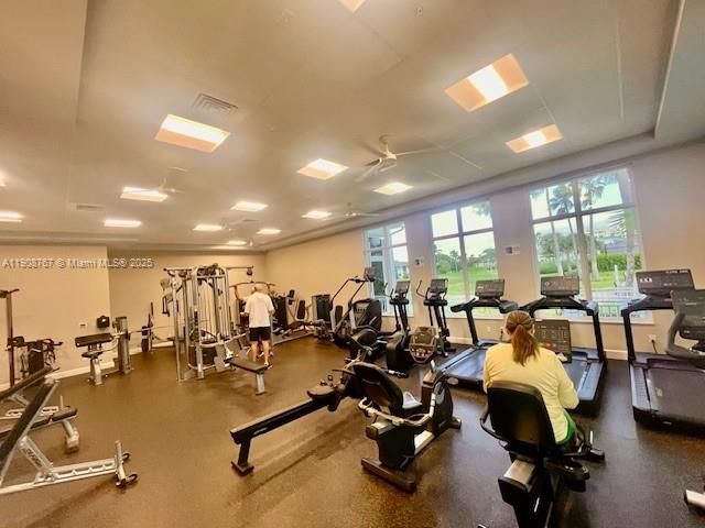 For Sale: $210,000 (1 beds, 1 baths, 689 Square Feet)