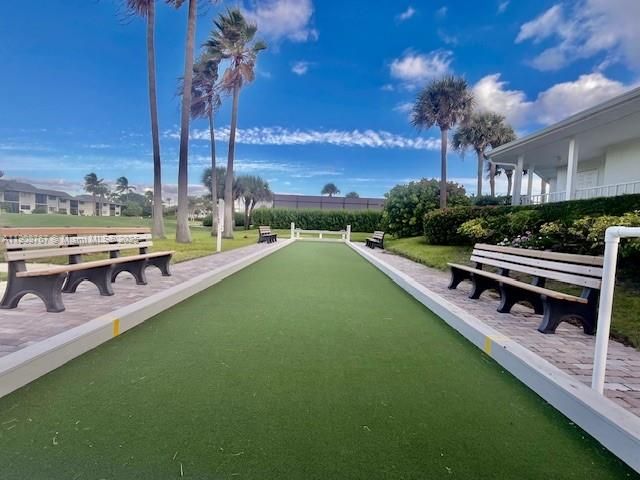 For Sale: $210,000 (1 beds, 1 baths, 689 Square Feet)