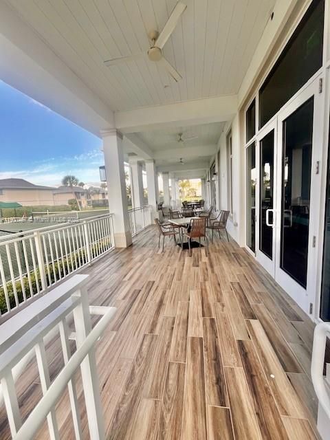 For Sale: $210,000 (1 beds, 1 baths, 689 Square Feet)