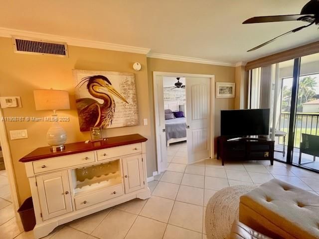 For Sale: $210,000 (1 beds, 1 baths, 689 Square Feet)