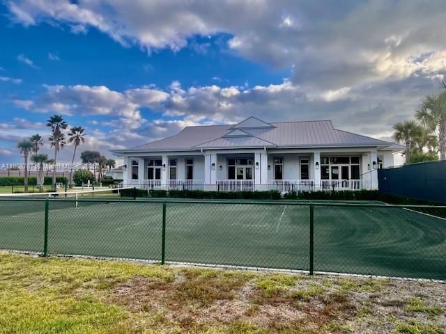 For Sale: $210,000 (1 beds, 1 baths, 689 Square Feet)