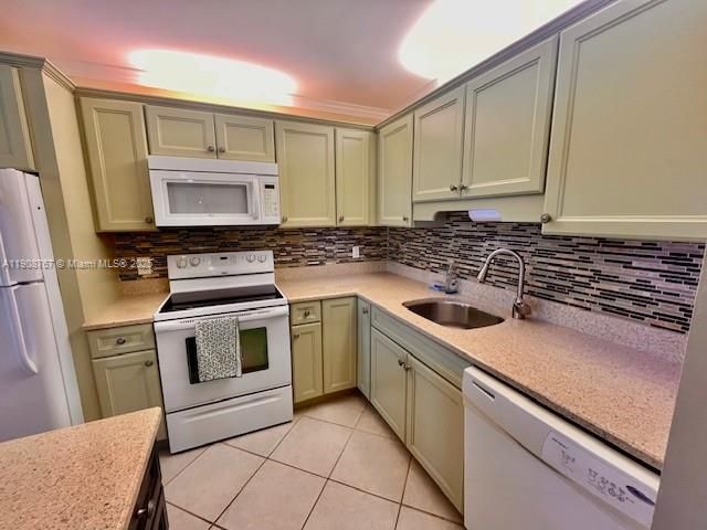 For Sale: $210,000 (1 beds, 1 baths, 689 Square Feet)