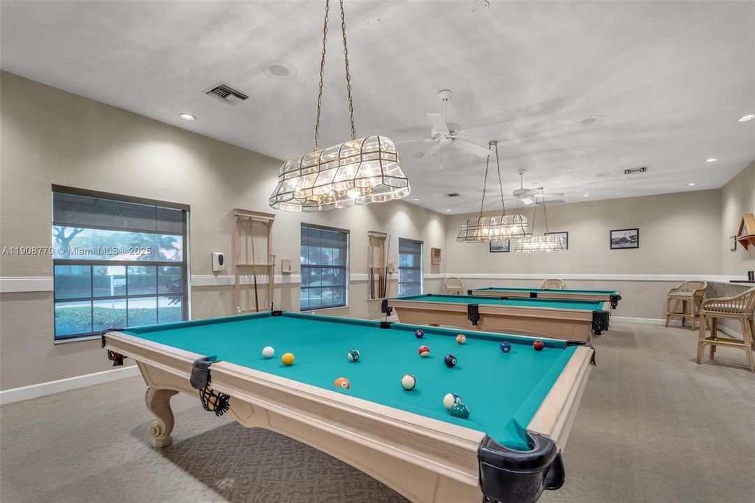 待售: $385,000 (2 贝兹, 2 浴室, 1302 平方英尺)