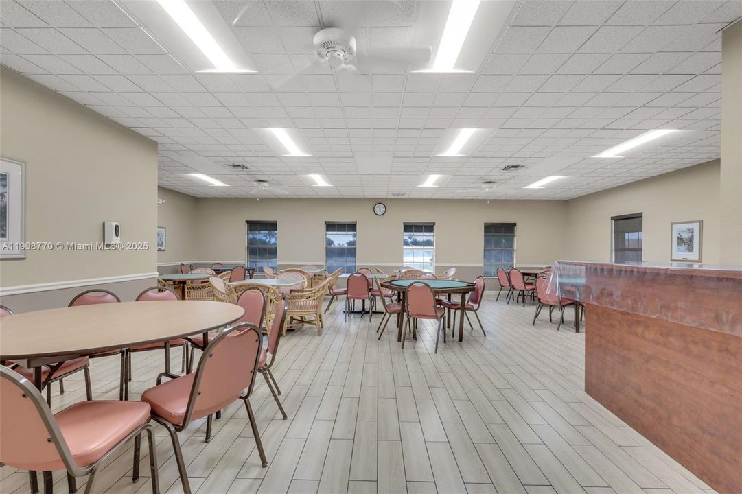 待售: $385,000 (2 贝兹, 2 浴室, 1302 平方英尺)