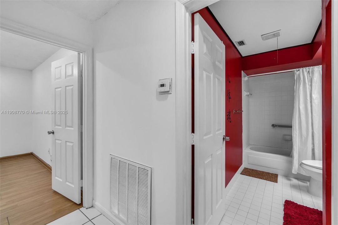 待售: $385,000 (2 贝兹, 2 浴室, 1302 平方英尺)