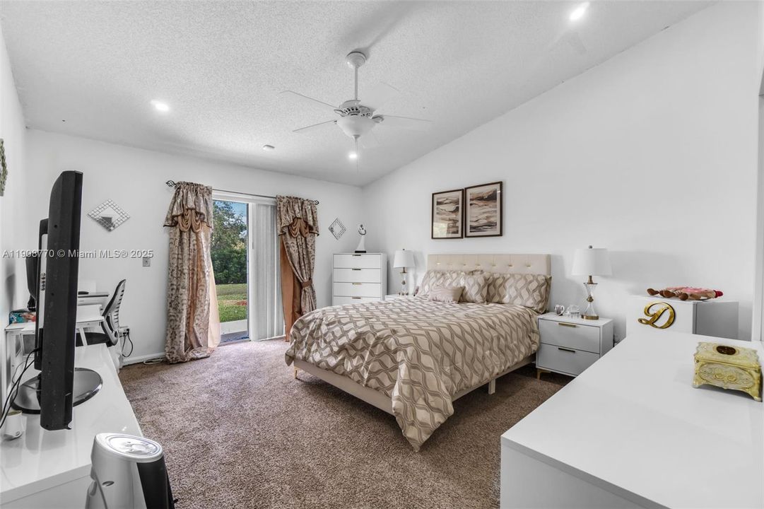 待售: $385,000 (2 贝兹, 2 浴室, 1302 平方英尺)