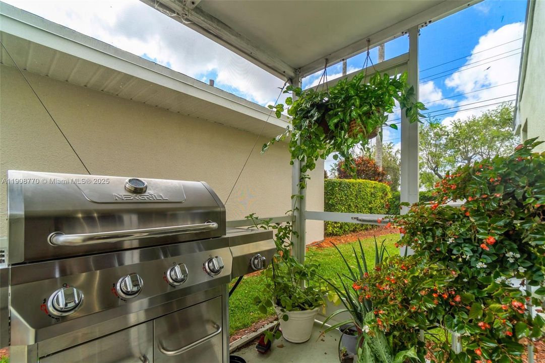 待售: $385,000 (2 贝兹, 2 浴室, 1302 平方英尺)